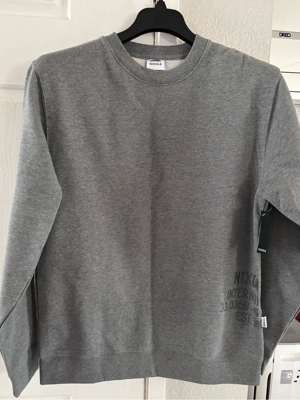 Mens Nixon Dark Heather Grey Crewneck Sweatshirt size Medium NWT